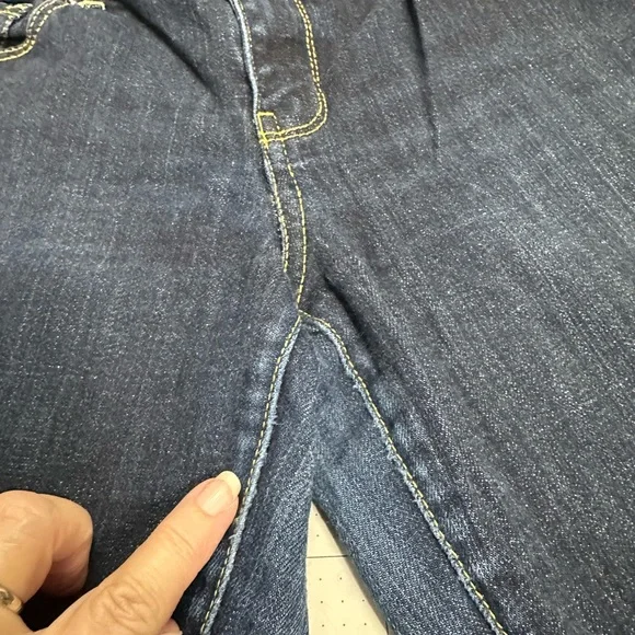 American Eagle women’s 14 artistic crop stretch denim jeans,double button front - Picture 7 of 8